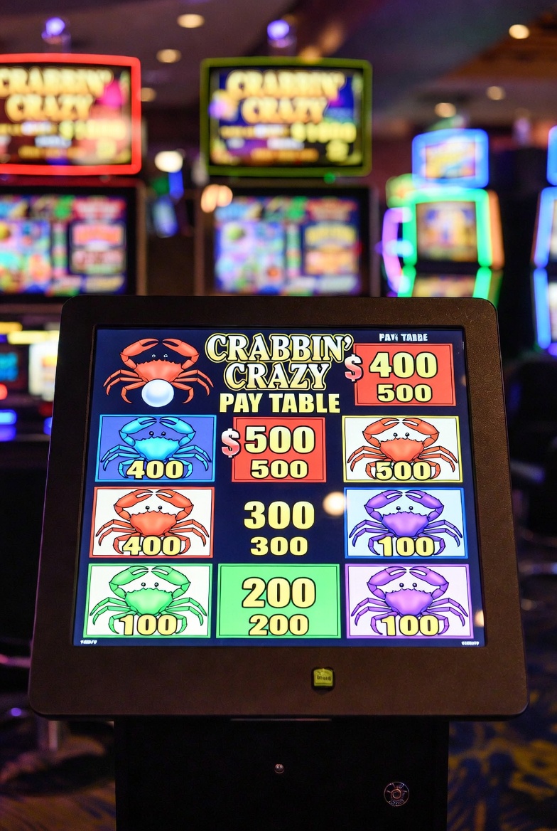 Paytable of the Crabbin' Crazy slot with crab symbols and coefficients